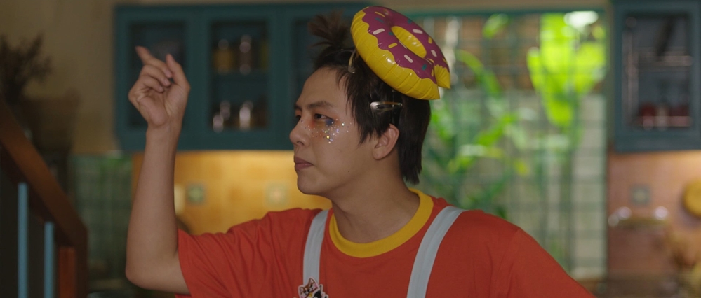 Đạo diễn Nguyễn Quang Dũng lên tiếng khi bị chỉ trích đem yếu tố đồng tính ra chọc cười