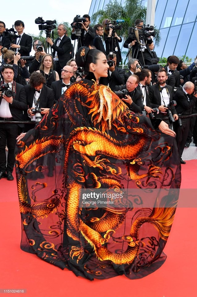 Những lần mỹ nhân Việt diện áo dài toả sáng trên thảm đỏ LHP Cannes