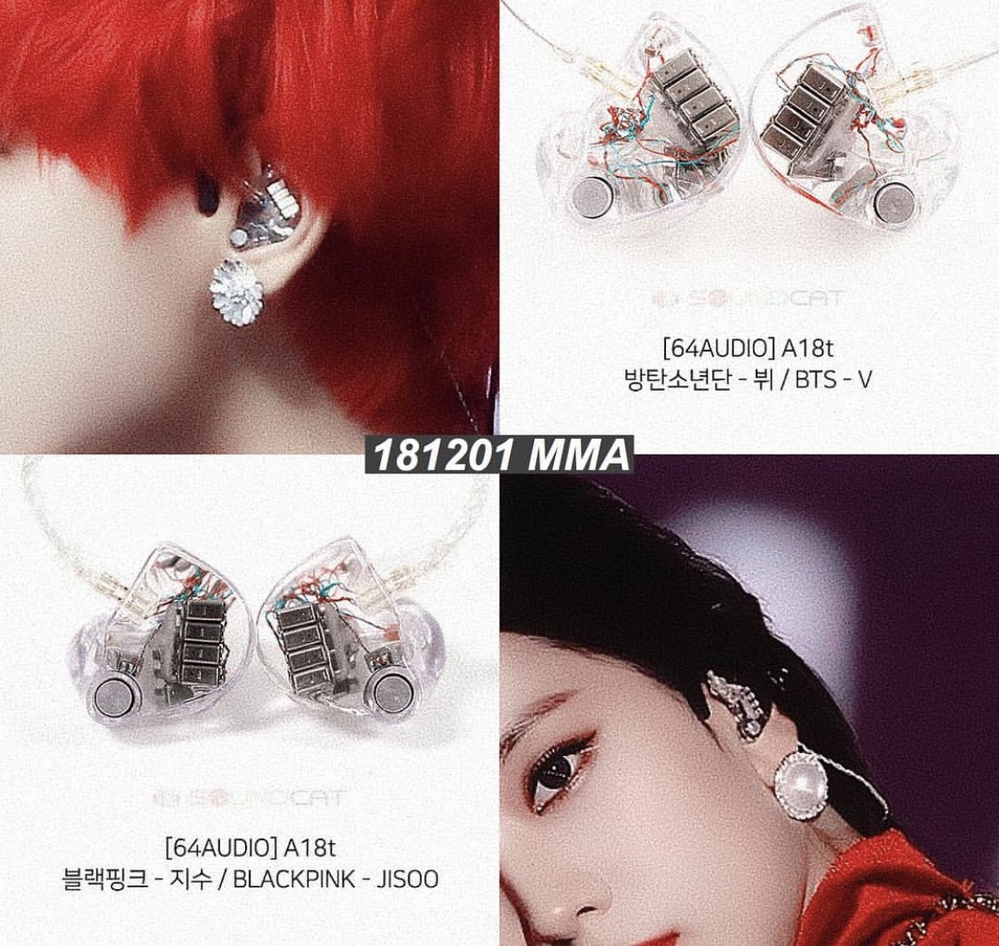 
Netizen phát hiện V và Jisoo đeo tai nghe chuyên dụng giống nhau trong 2 sự kiện mà họ cùng tham gia.