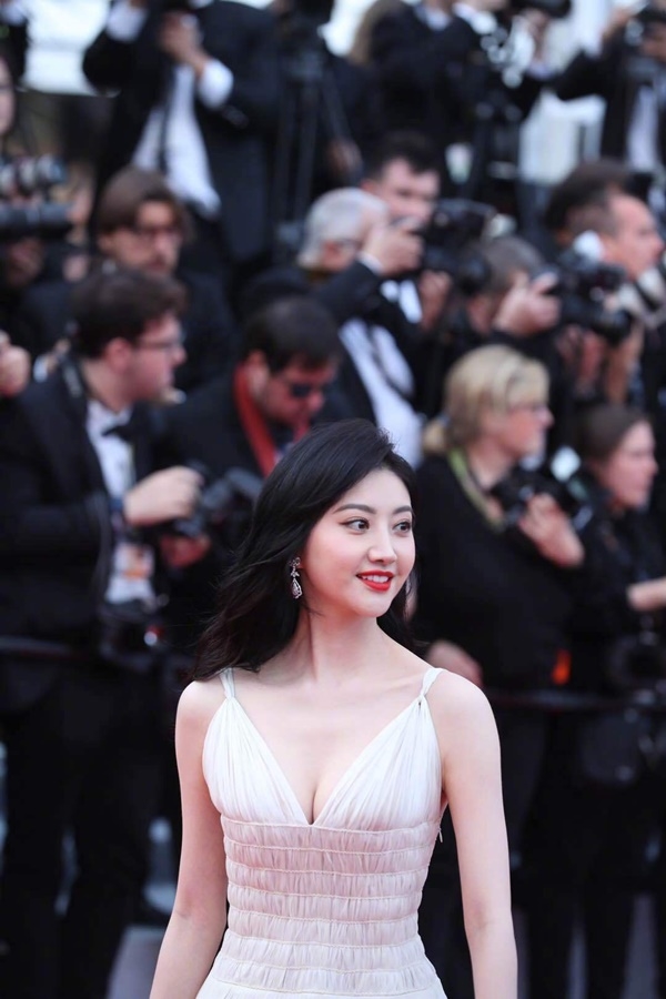 LHP Cannes 2019 ngày 2: Dàn sao châu Á chiếm ưu thế, toả sáng mọi ngóc ngách trên thảm đỏ