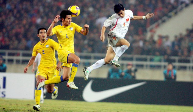  
Pha bóng đẹp mắt của Công Vinh mang về chức vô địch cho Việt Nam tại AFF Cup 2008 (Ảnh: Hoàng Hà)
