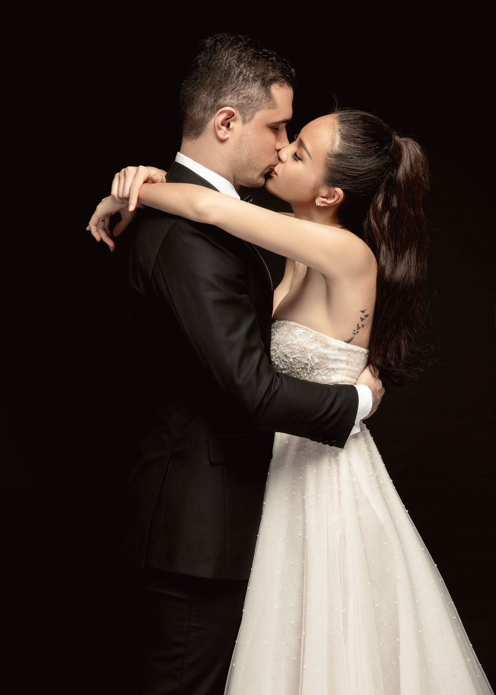 Ảnh cưới lãng mạn như phim Hàn của siêu mẫu Phương Mai và chồng Tây - Tin sao Viet - Tin tuc sao Viet - Scandal sao Viet - Tin tuc cua Sao - Tin cua Sao