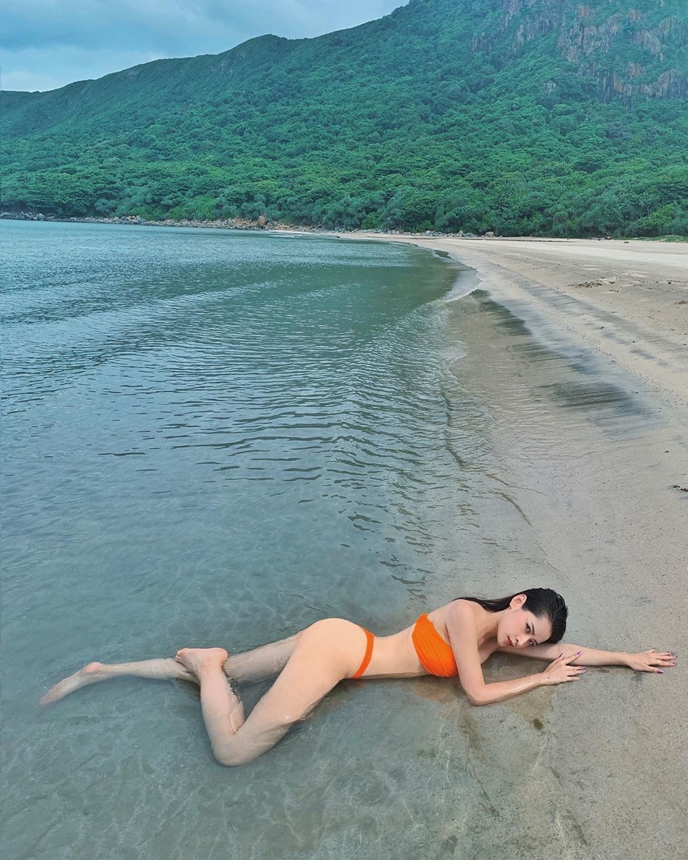 Được bạn trai người Hàn mừng sinh nhật, Chi Pu diện bikini nổi bật khoe thân giữa biển - Tin sao Viet - Tin tuc sao Viet - Scandal sao Viet - Tin tuc cua Sao - Tin cua Sao