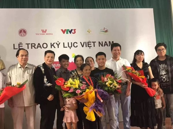 Được xác lập kỷ lục Việt Nam, con trai bà Tân Vlog tâm sự: 