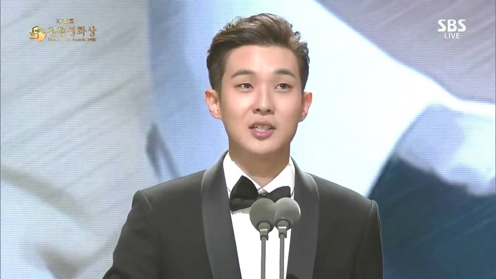  
Choi Woo Sik nhận giải thưởng Best New Actor tại Lễ trao giải điện ảnh Rồng Xanh 2015