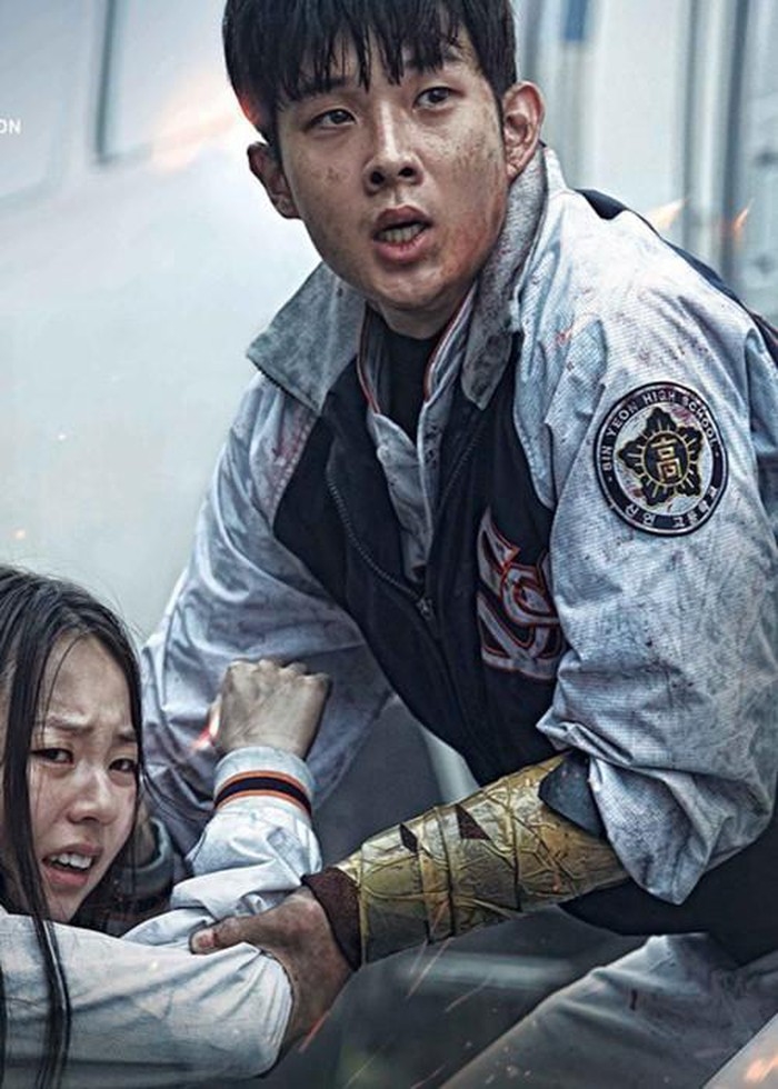  
Một phân cảnh kịch tính giành giật giữa ranh giới sự sống và hóa thành zombie trong Train to Busan
