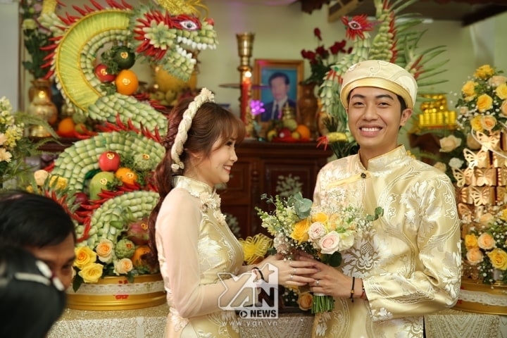 ĐỘC QUYỀN: Cris Phan - Mai Quỳnh Anh hôn nhau nồng nhiệt trong đám cưới ở quê nhà - Tin sao Viet - Tin tuc sao Viet - Scandal sao Viet - Tin tuc cua Sao - Tin cua Sao