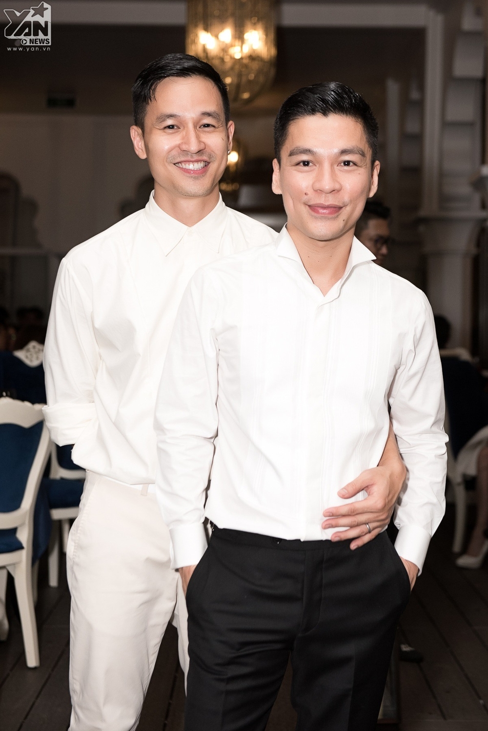  
Cặp đôi Adrian Anh Tuấn, Sơn Đoàn hạnh phúc tại sự kiện.