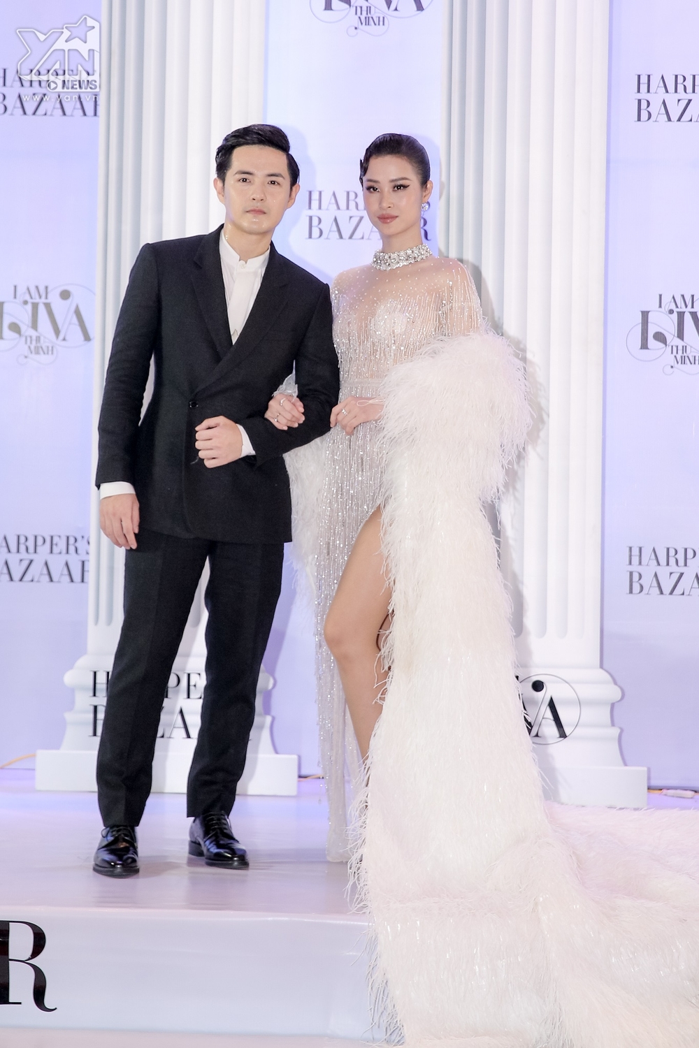  
Cặp đôi hot nhất showbiz Việt Đông Nhi - Ông Cao Thắng. Cả hai gây chú ý ngay khi vừa xuất hiện trên thảm đỏ vì độ tình tứ cũng như cách lựa chọn trang phục của mình. 