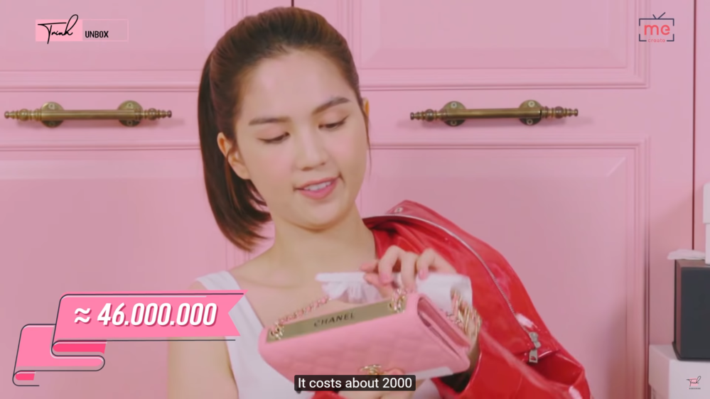  
Một chiếc túi màu hồng khác của Chanel có giá 46 triệu đồng. 