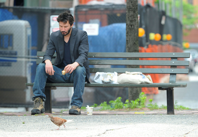  
Tấm ảnh nổi tiếng nhất miêu tả sự cô độc không bờ bến của Keanu Reeves.