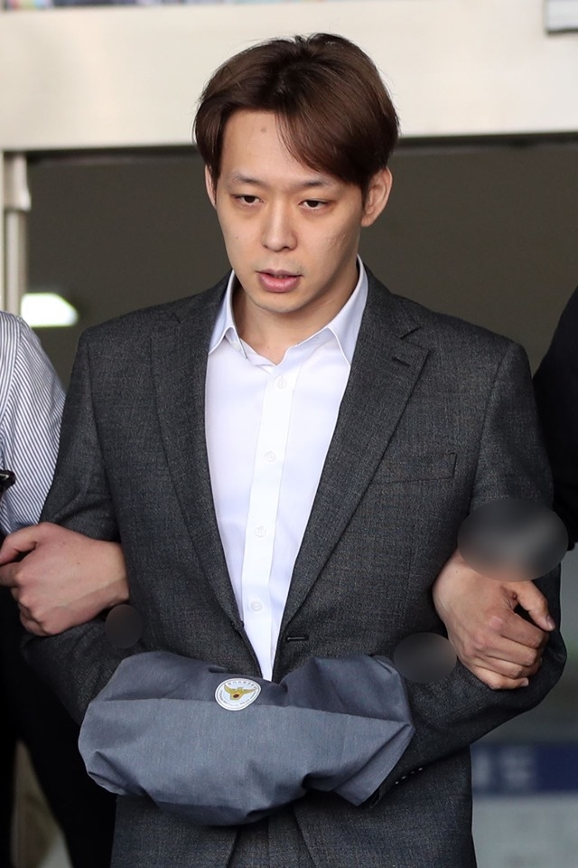  
Park Yoochun bị bắt vì hành vi sử dụng, mua bán chất cấm.
