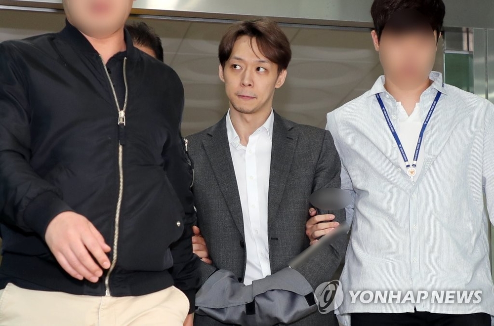 Park Yoochun đối mặt với bản án 18 tháng tù vì mua bán sử dụng chất cấm
