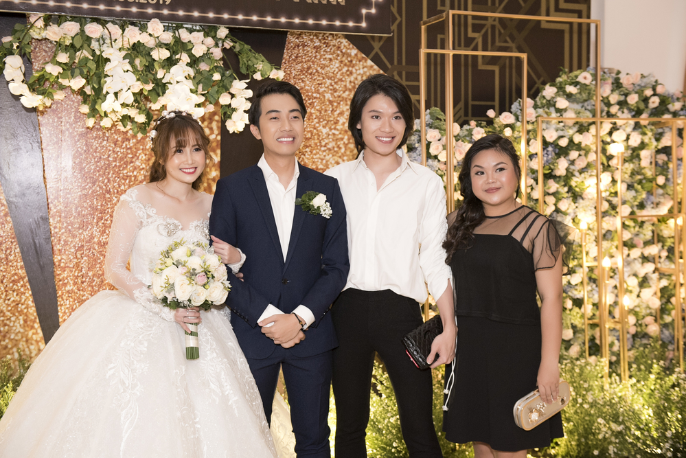 Clip: Quang Trung - Duy Khánh bật khóc khi đi dự đám cưới của 