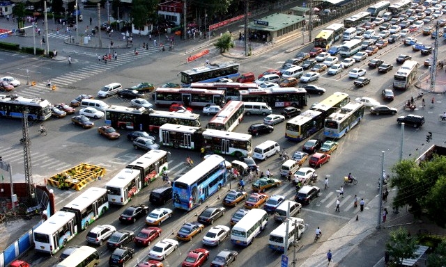  
Không xe nào chịu nhường xe nào là điều có thể thấy được tại giao thông Trung Quốc.