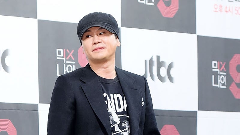  
Sau loạt phốt nghiêm trọng từ ông và các nghệ sĩ, Yang Hyun Suk tuyên bố từ chức.
