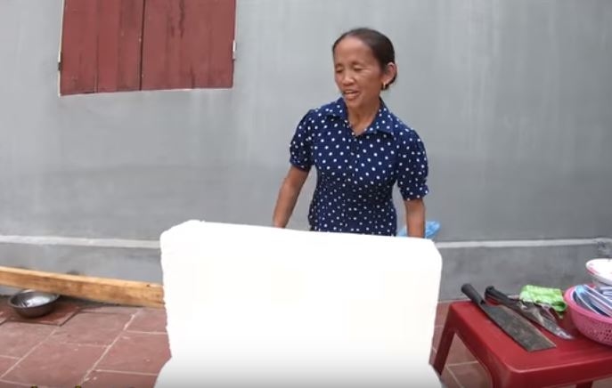 Bà Tân Vlog - cái tên hiếm trên thế giới khi làm que kem 