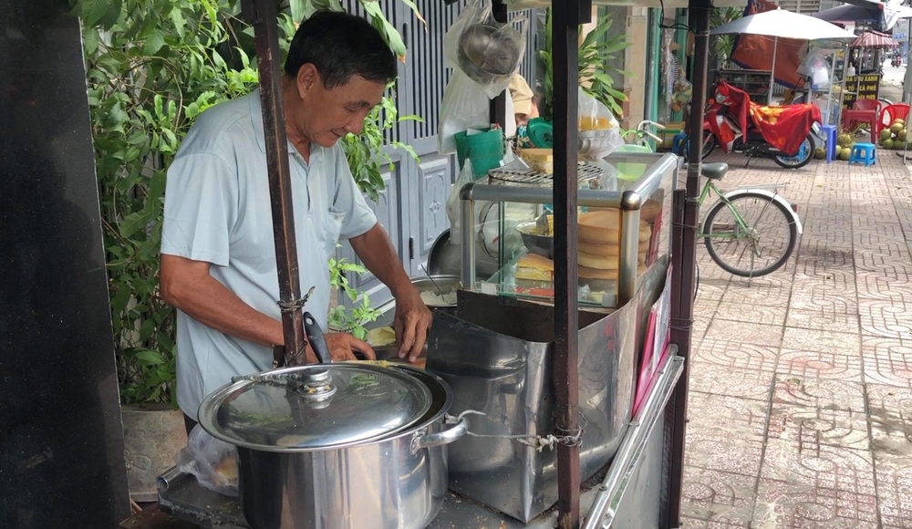  
Chiếc xe đẩy của chú Lợi đã 40 năm gắn liền với người dân Sài Gòn