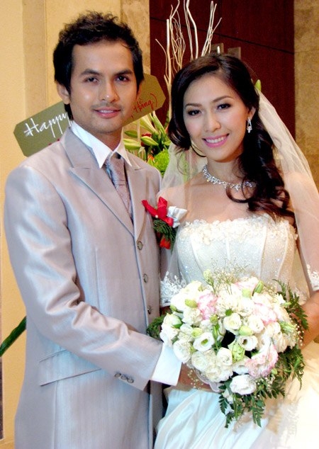  
Đức Tiến và vợ trong ngày đám cưới cách đây 9 năm - Tin sao Viet - Tin tuc sao Viet - Scandal sao Viet - Tin tuc cua Sao - Tin cua Sao