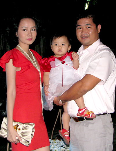  
Dương Yến Ngọc và doanh nhân Diệp Thành Nguyên cùng con gái - Tin sao Viet - Tin tuc sao Viet - Scandal sao Viet - Tin tuc cua Sao - Tin cua Sao