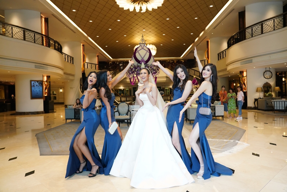  
Đây được xem là đám cưới có dàn phù dâu hot nhất ở Thái Lan khi các người đẹp đều là Hoa hậu của các quốc gia khác. - Tin sao Viet - Tin tuc sao Viet - Scandal sao Viet - Tin tuc cua Sao - Tin cua Sao