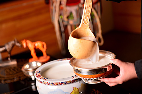 
Mù thu người dân Mông Cổ uống loại trà sữa cầu kỳ nhất