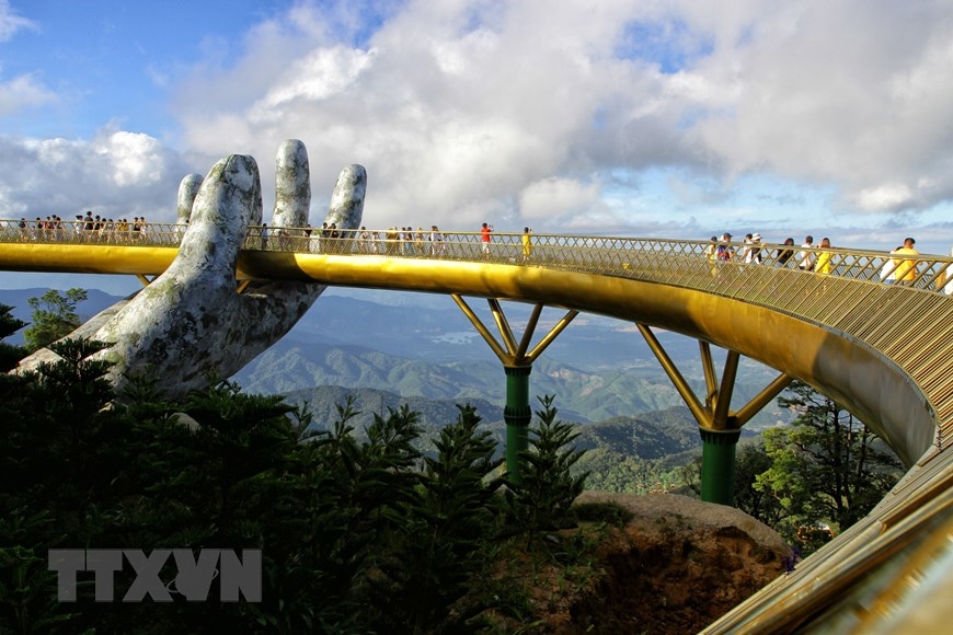  
Cầu Vàng là điểm đến không thể thiếu của du khách khi đặt chân tới Đà Nẵng