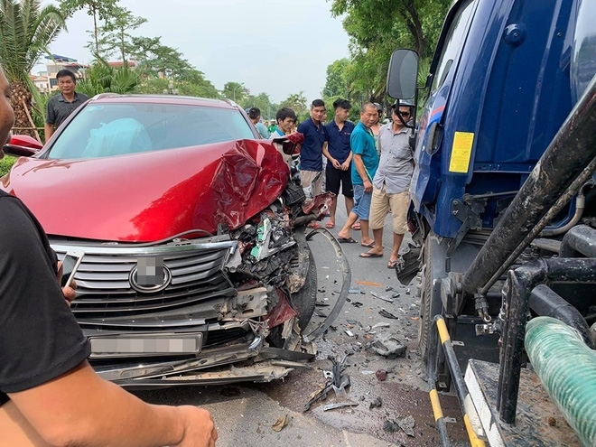  
Vụ tai nạn nghiêm trọng xảy ra tại Hà Nội. 