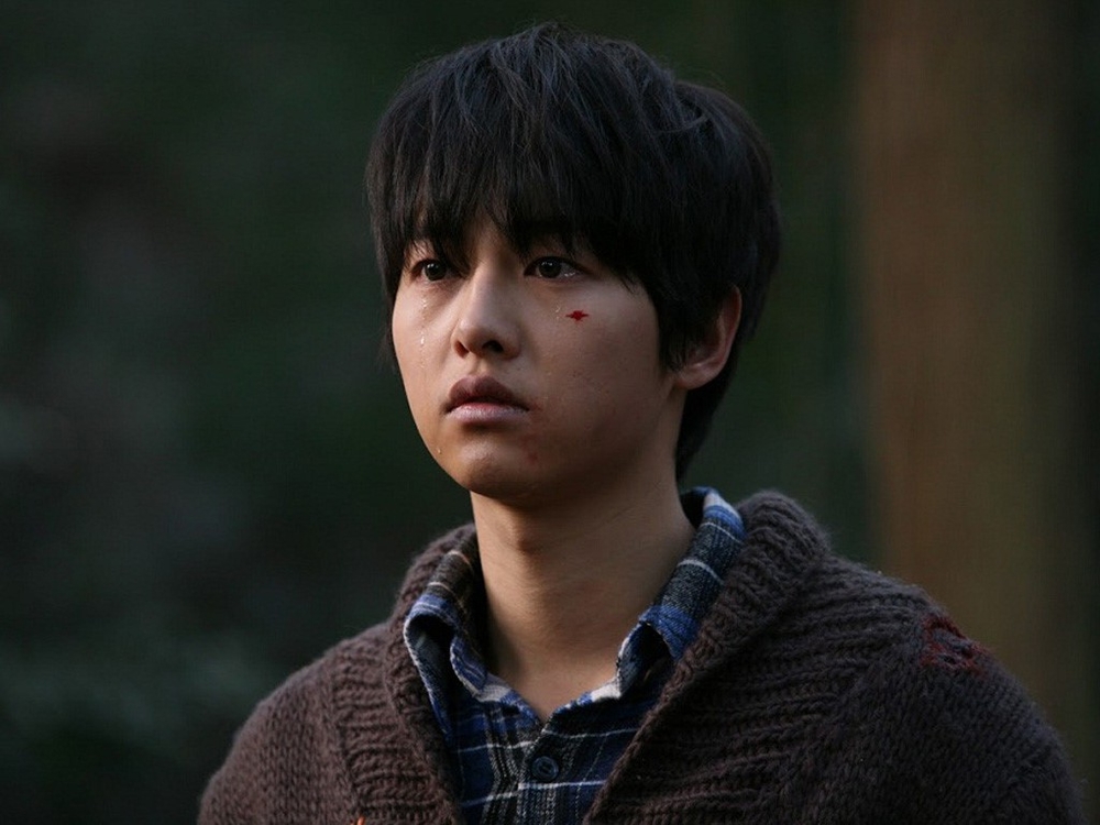  
Song Joong Ki trong bộ phim A Werewolf Boy (Cậu bé người sói)