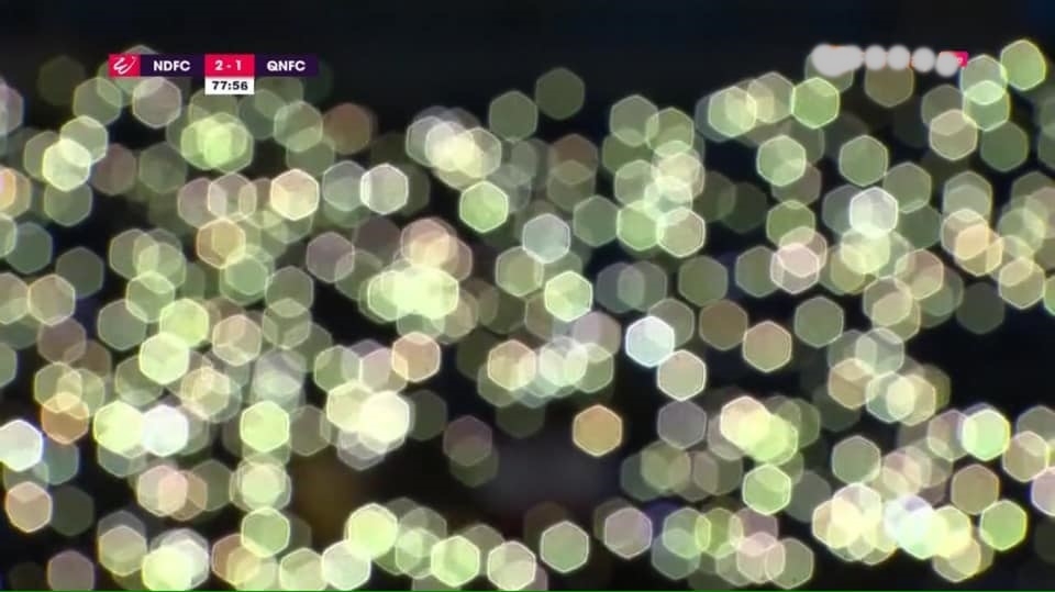 Sân Thiên Trường đẹp lung linh như concert của idol Hàn Quốc khi gặp sự cố mất điện