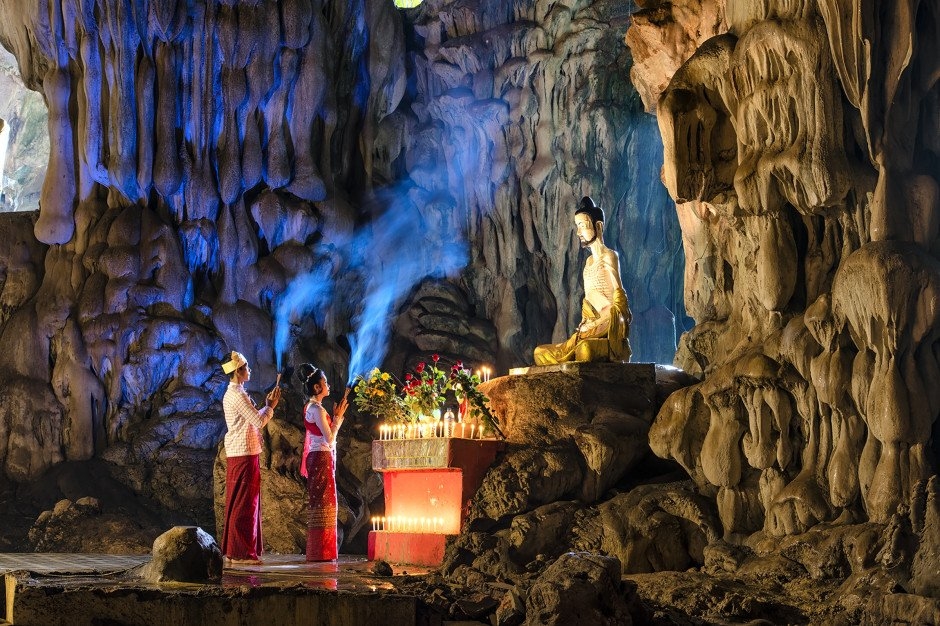  
Một bức hình tuyệt vời với tên gọi “Cầu nguyện cho tình yêu” được chụp tại hang động ở Myanmar.