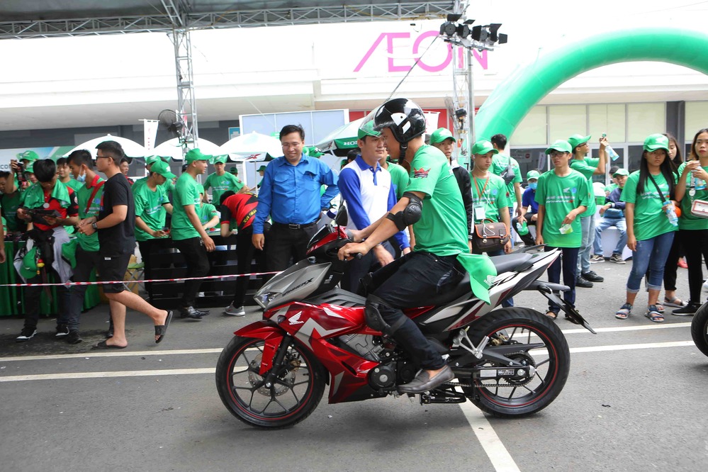 Trúc Nhân và Đen Vâu rủ nhau tham gia chiến dịch bảo vệ môi trường của Honda Việt Nam