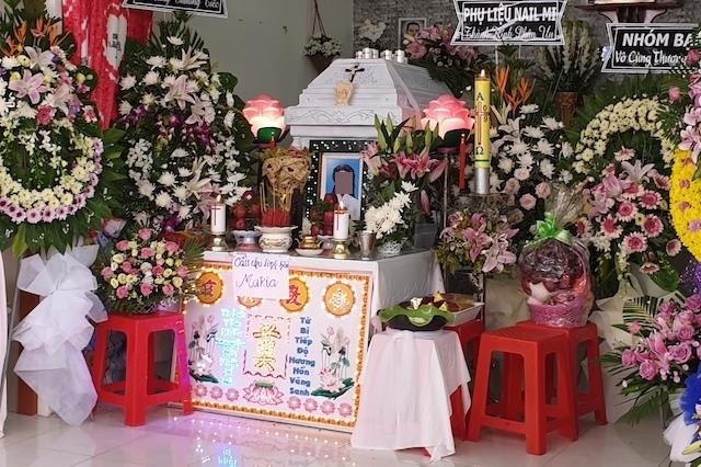  
Gia đình tổ chức tang lễ cho cô gái xấu số tại quê nhà (Ảnh: Dân Việt)