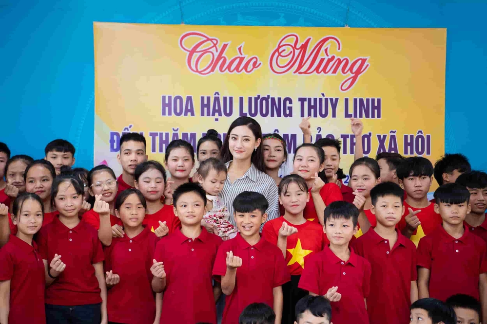 Hoa hậu Lương Thùy Linh trích tiền thưởng làm nhiều hoạt động ý nghĩa khi về quê Cao Bằng - Tin sao Viet - Tin tuc sao Viet - Scandal sao Viet - Tin tuc cua Sao - Tin cua Sao