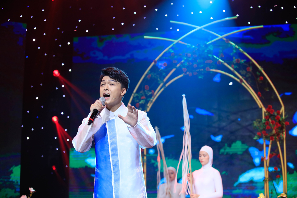 Mang tiếng nhạc của dân tộc Tày lên sân khấu Khánh Hoàng giành chiến thắng