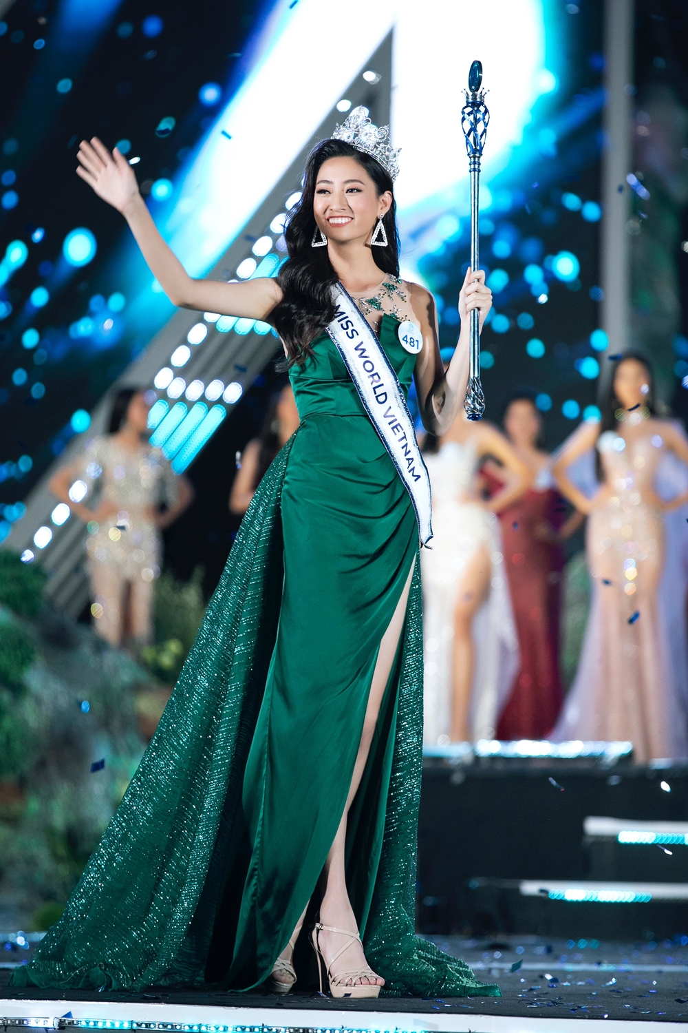 2019 | MISS WORLD VIETNAM | LƯƠNG THÙY LINH Khoanh-khac-dang-quang-khong-the-quen-cua-miss-world-2019-7627b6fb