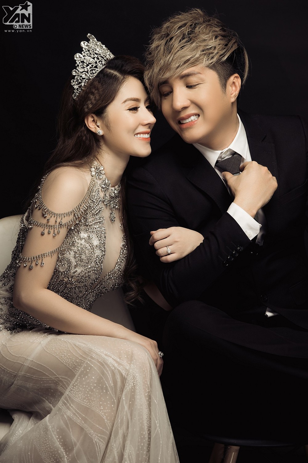 Thiệp cưới độc đáo, sang trọng của Lâm Chấn Khang và vợ Kim Jun See