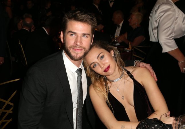 “Hưởng ứng” trào lưu ly hôn của Kbiz, Liam Hemsworth chính thức đệ đơn ly hôn Miley Cyrus