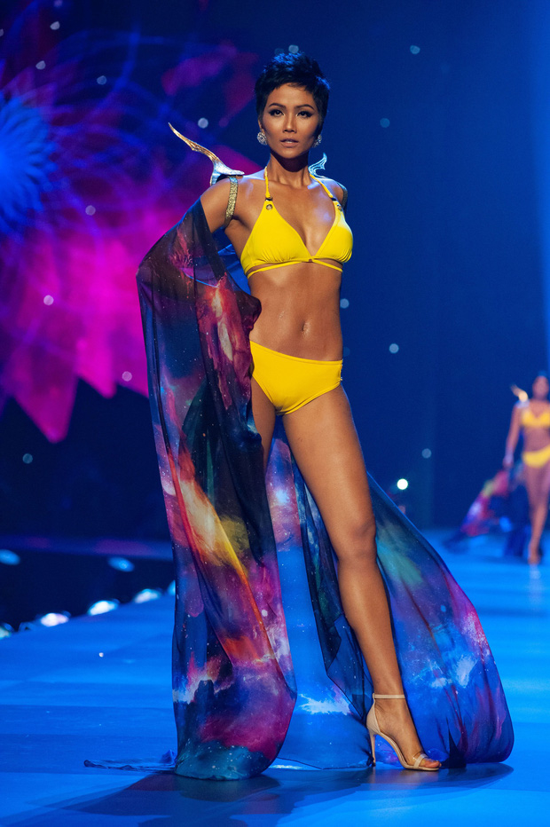  
Hoa hậu Hoàn vũ H’Hen Niê 2017 được bình chọn là Hoa hậu trình diễn bikini nóng bỏng nhất 2018 tại Miss Universe 2018