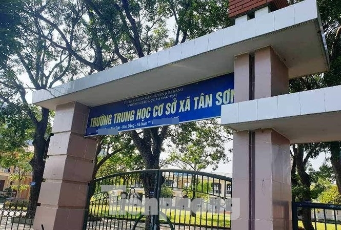  
Trường THCS Tân Sơn, nơi xảy ra vụ việc nữ sinh lớp 9 bị đánh hội đồng (Ảnh: Tiền phong)