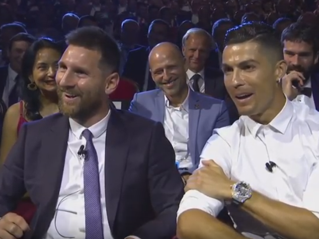 Anh hùng trân trọng anh hùng: Ronaldo tri ân Messi khiến CĐV phấn khích “đúng là kiệt xuất”