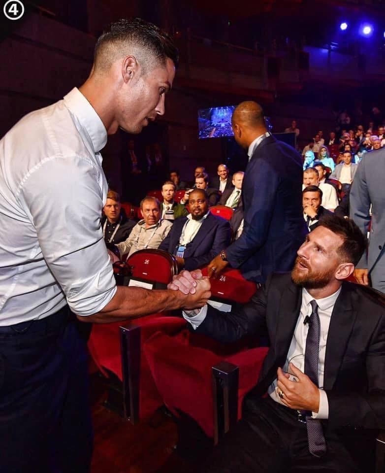  
Ronaldo và Messi đối đầu trong suốt 15 năm nhưng tình cảm của họ vẫn tốt đẹp.