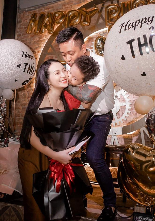 Sao Việt gửi lời chúc mừng đến vợ chồng Tuấn Hưng vừa đón con thứ 3 chào đời - Tin sao Viet - Tin tuc sao Viet - Scandal sao Viet - Tin tuc cua Sao - Tin cua Sao
