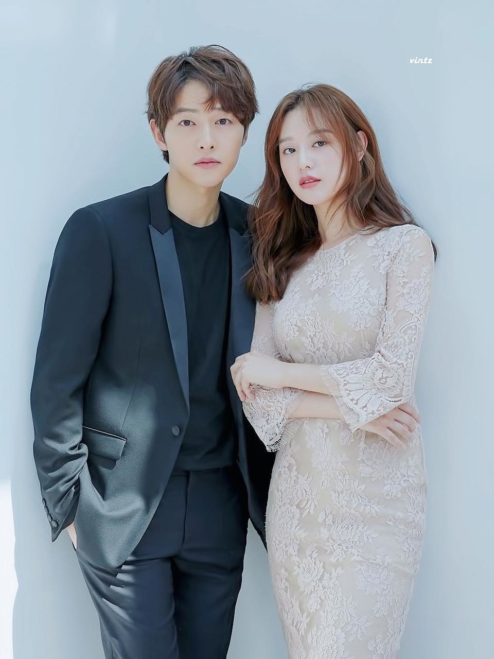 Hậu ly hôn, Song Joong Ki tình tứ cùng Kim Ji Won trong bộ ảnh long lanh