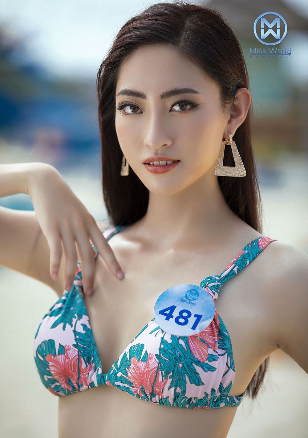 Cận đường cong bốc lửa của Hoa hậu Lương Thùy Linh:  Vòng 1 lên đến 89cm