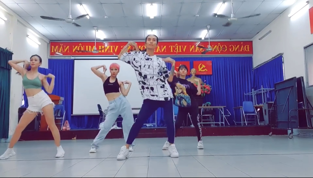 BB Trần nhá hàng vũ đạo parody 
