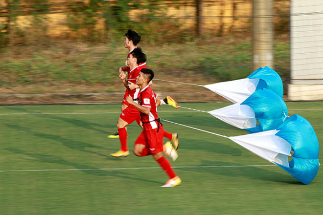  
Các cầu thủ Việt Nam đang trong bài tập thể lực