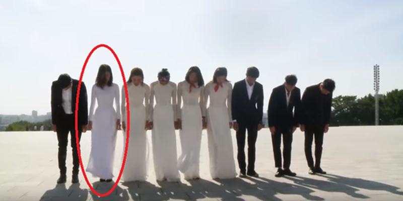 Đỗ Mỹ Linh bị dân mạng chỉ trích chỉ vì mặc áo dài trắng sáng hơn những người còn lại - Tin sao Viet - Tin tuc sao Viet - Scandal sao Viet - Tin tuc cua Sao - Tin cua Sao