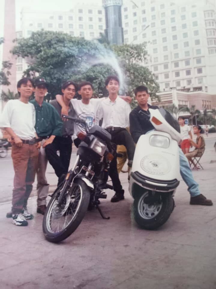 CĐM thích thú với loạt ảnh dân chơi Hà Nội đọ siêu xe 20 năm trước