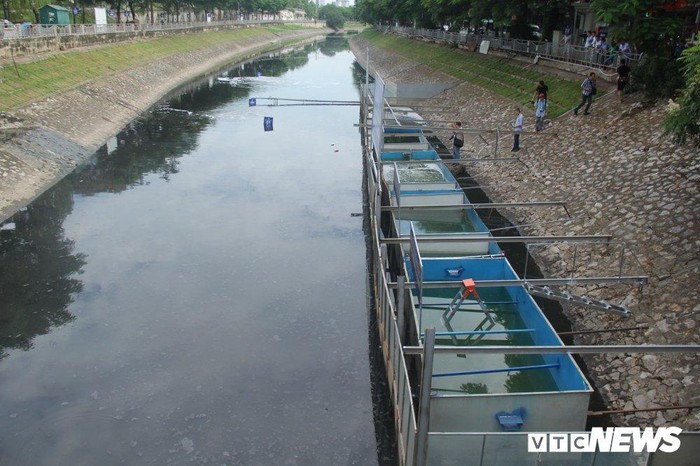  
Sông Tô Lịch và hệ thống làm sạch nước. (Ảnh: VTC News).